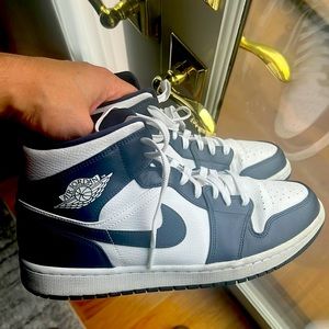 Jordan 1 Mid “Obsidian”
